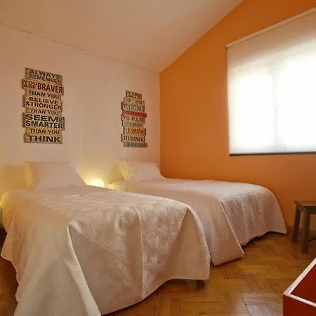 Bed & Breakfast Carcavelos Surf House 2*