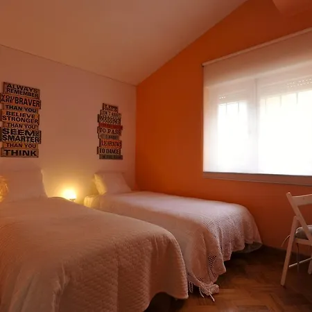 Carcavelos Surf House Bed & Breakfast 2*