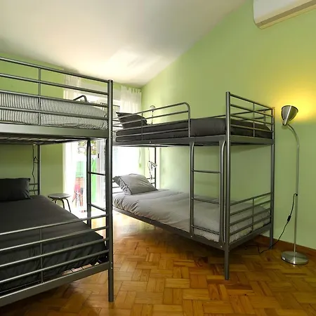 Carcavelos Surf House Bed & Breakfast