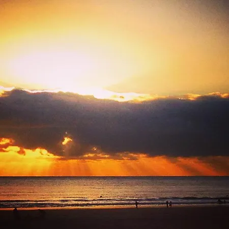 Carcavelos Surf House Bed & Breakfast 2*