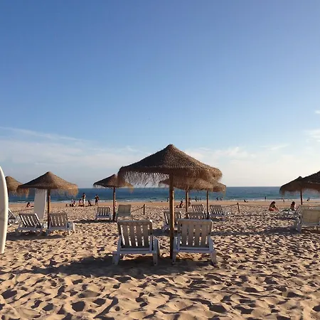 Carcavelos Surf House Bed & Breakfast 2*