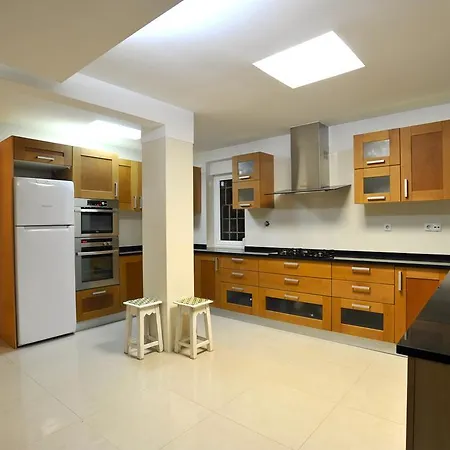 Bed & Breakfast Carcavelos Surf House