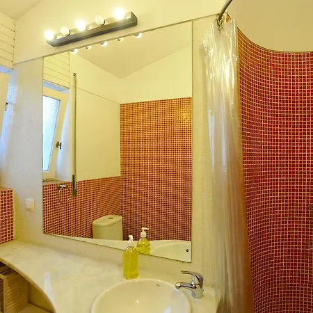 Surf House 2* Каркавелуш
