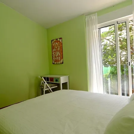 B&B Surf House