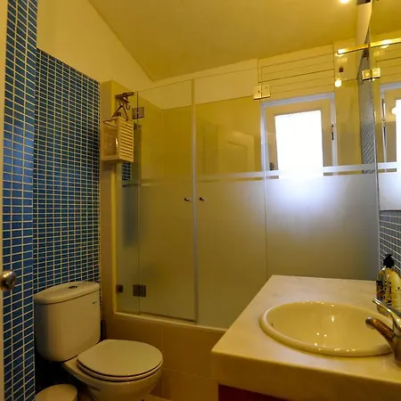 B&B Surf House 2*